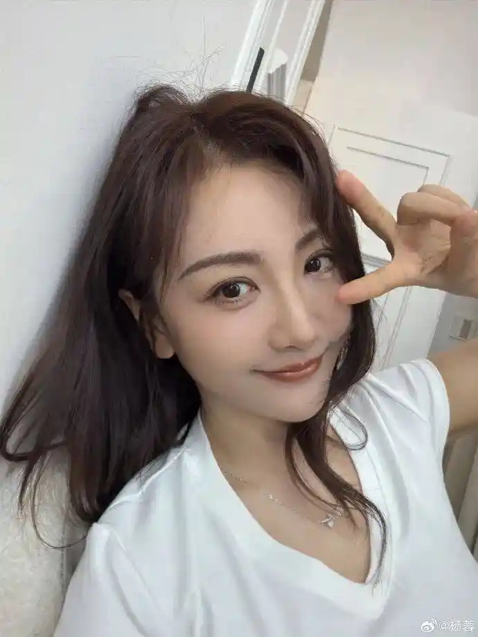 胡辣汤小花遭打压退圈?陈坤被替换引热议?张天爱陷婚变风波?杨蓉突发意外引关注?明星私生活大揭秘