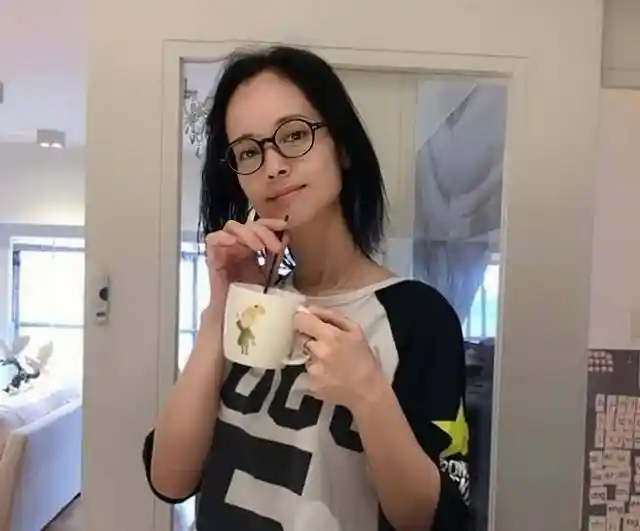 郑艳丽病重再入院，丧母后健康急转直下引关注