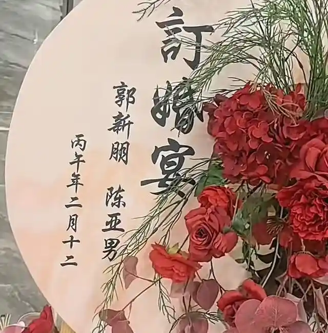 陈亚男26岁丈夫高调发文力挺，门前牵手甜宠全网热议