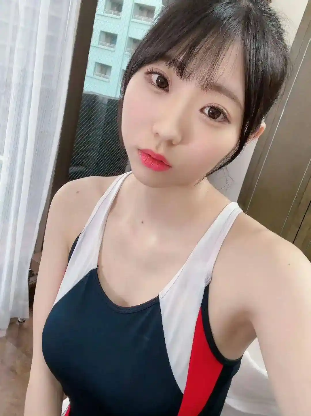 00后顶流软萌女神爆火出圈：白嫩娇俏反差感拉满，网友直呼心都化了