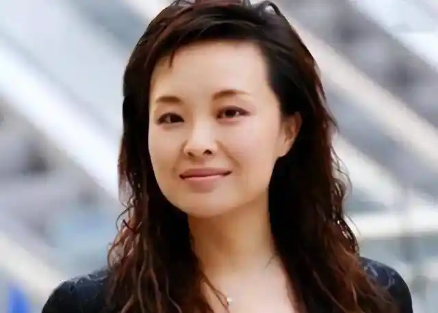 叶蓉51岁隐退幕后,女儿颜值惊人似当年主持女王