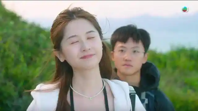 TVB最佳女新人爆红！甜美外形引热议，网友直呼神似陈自瑶与倪嘉雯