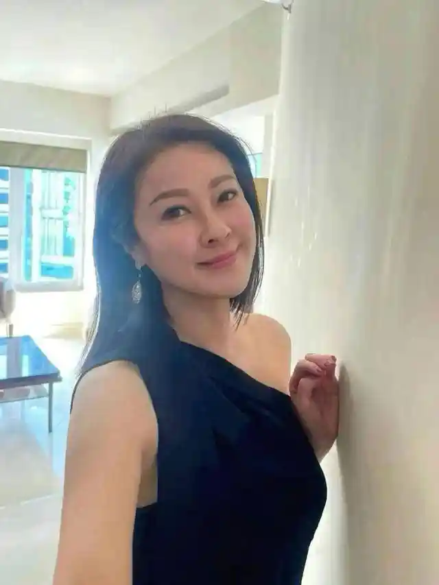48岁陈颖妍冻龄现身！TVB港姐神隐多年近况曝光，曾传遭周慧敏男友追求？