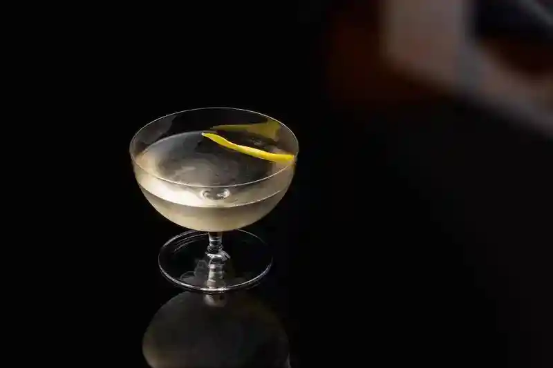 上海宝格丽酒店「Symposia沁饮派对」引爆春日微醺风暴:Nikos酒吧限时开启沉浸式调酒艺术盛宴