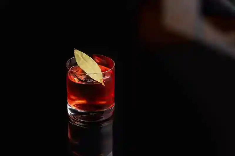 上海宝格丽酒店「Symposia沁饮派对」引爆春日微醺风暴:Nikos酒吧限时开启沉浸式调酒艺术盛宴