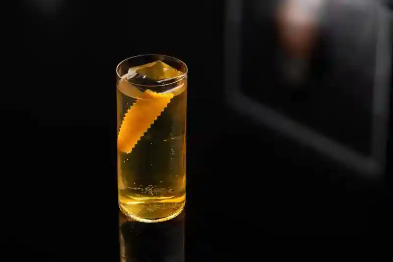 上海宝格丽酒店「Symposia沁饮派对」引爆春日微醺风暴:Nikos酒吧限时开启沉浸式调酒艺术盛宴