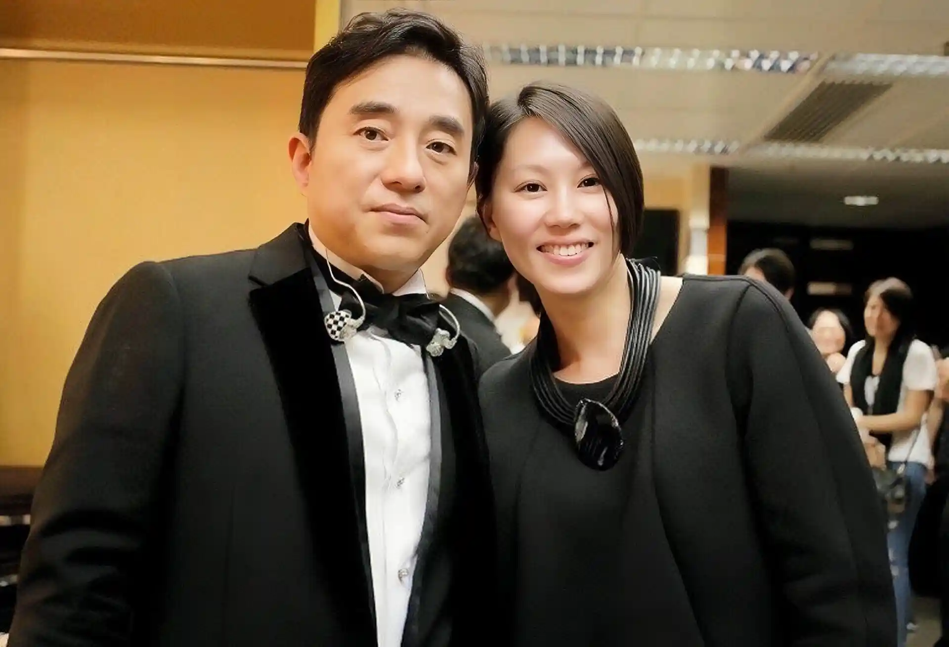 吕方怒怼网约车司机引热议,老来得女遭质疑吃软饭?真相如何?